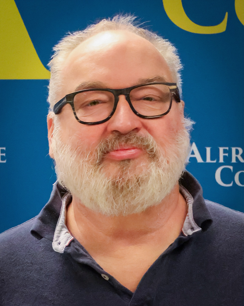 Photo of Scott Lewis