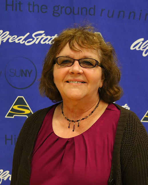 Lisa J Yates